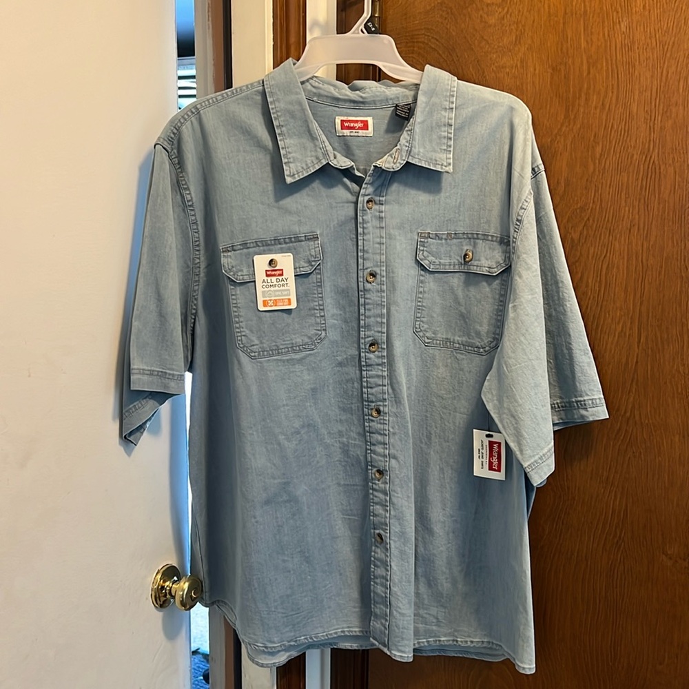 Men’s denim Wrangler button up.